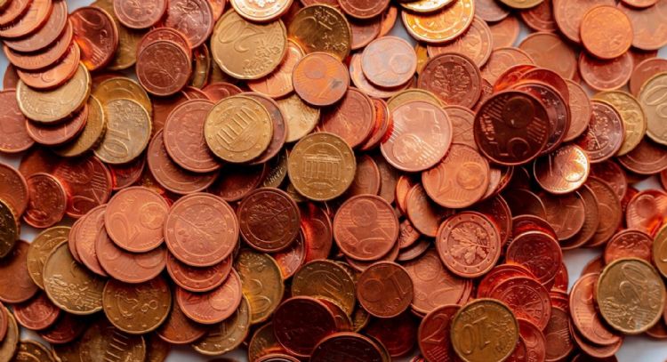 El Asombroso Tesoro Bajo el Suelo: Monedas Antiguas Valoradas en Más de 300.000 Euros