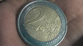 Descubre cómo conseguir euros de manera eficaz: La moneda de 2 euros puede llevarte a conocer los mejores lugares de Letonia