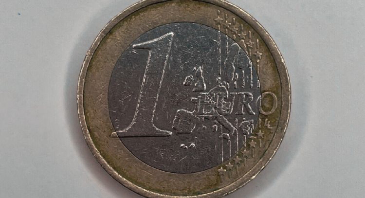 Piezas Valiosas: La Moneda de 1 € que Podría Valer Cientos de Euros y Llevarte a un Día de Navegación en Andalucía