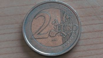 Descubre el tesoro europeo: Tu Moneda de 2 Euros Convertida en Entrada VIP para el Festival de Cine de San Sebastián