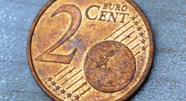 La joya numismática de 2002: ¿Tu moneda de 2 euros podría valer más de 5000 euros en los jardines de Sevilla?