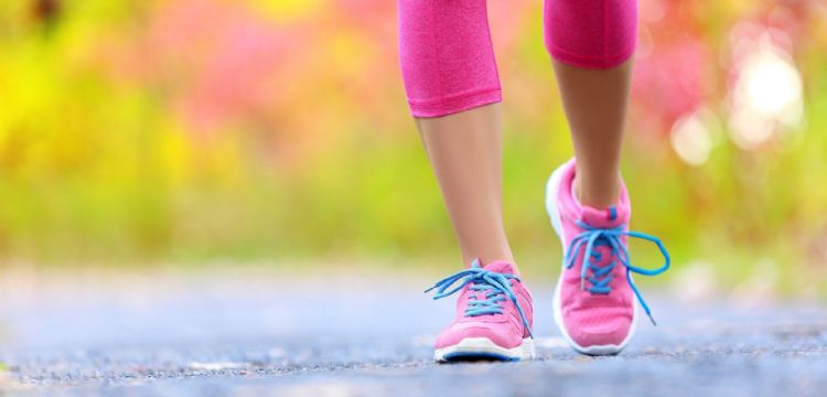 Descubre los 3 beneficios que puede brindarte la caminata para lucir tu Microbikini
