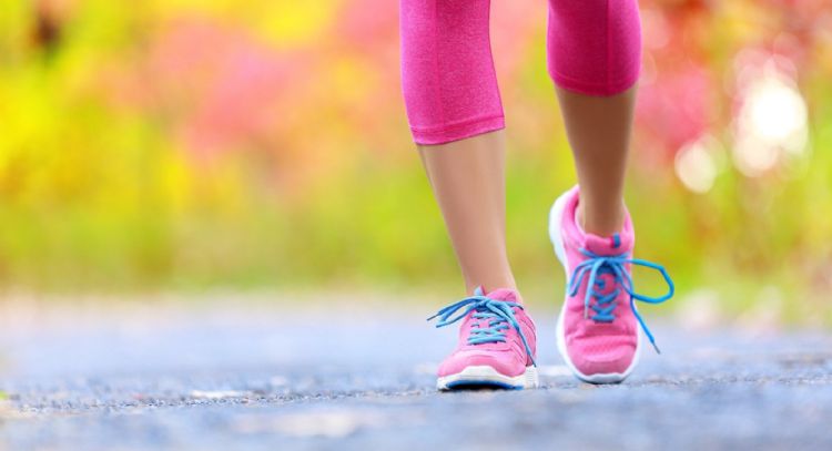 Descubre los 3 beneficios que puede brindarte la caminata para lucir tu Microbikini