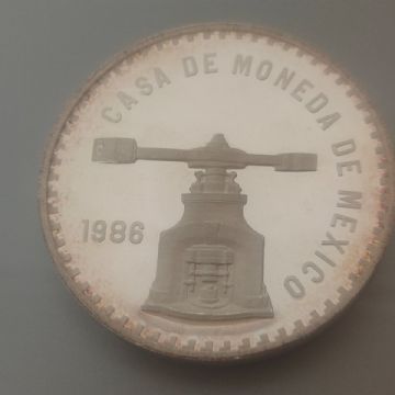 La Trascendental Moneda de 5 Onzas 1986 de México: 450 Años de Historia Numismática
