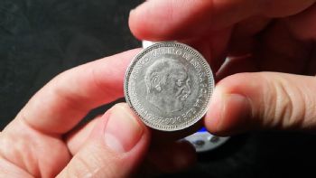 Paga tus impuestos con esta Moneda de Francisco Franco, un trozo de metal que ha sido valuado en 450 Euros
